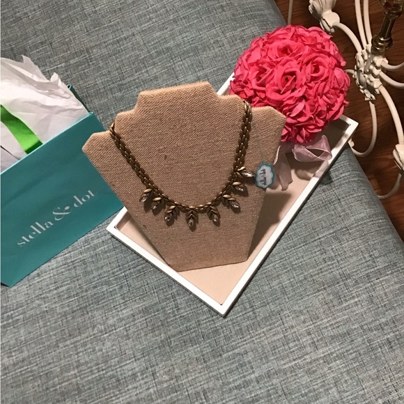 Beautiful Stella&Dot Retried Statement Necklace,Rhinestones&Gold Tone.Beautiful - Picture 4 of 10